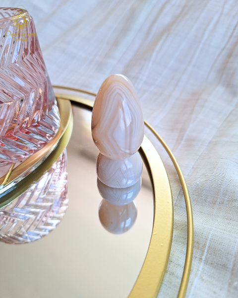 Coffret Prestige - L'oeuf de yoni et le socle amplificateur de l'énergie - Agate rubanée moyen non troué