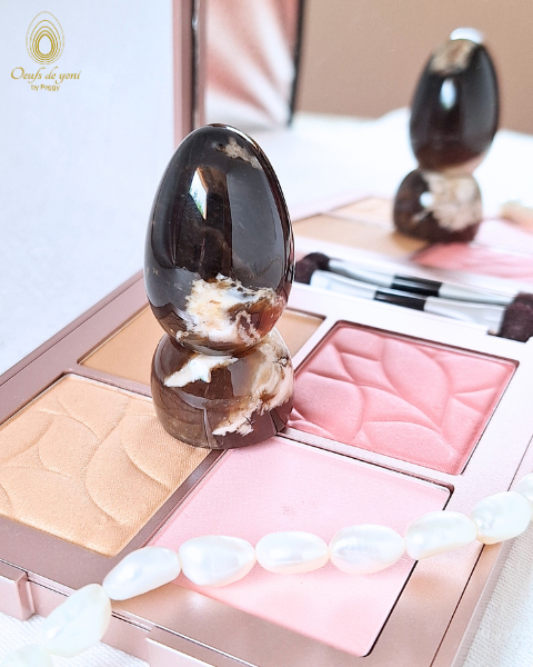 *Coffret Prestige - L’oeuf de yoni et le socle créateur d'abondance - Opale Cappuccino moyen non troué