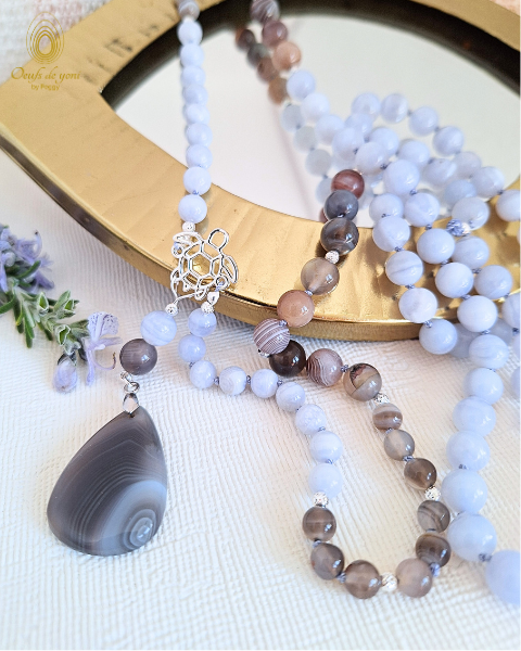 Mala Animaux Totem - la Tortue : agate botswana, calcédoine bleue