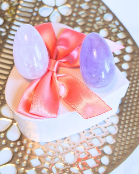 *Coffret Duo- Les œufs de yoni de la Douceur - Améthyste et Quartz rose moyen non troués dans la boite Coeur