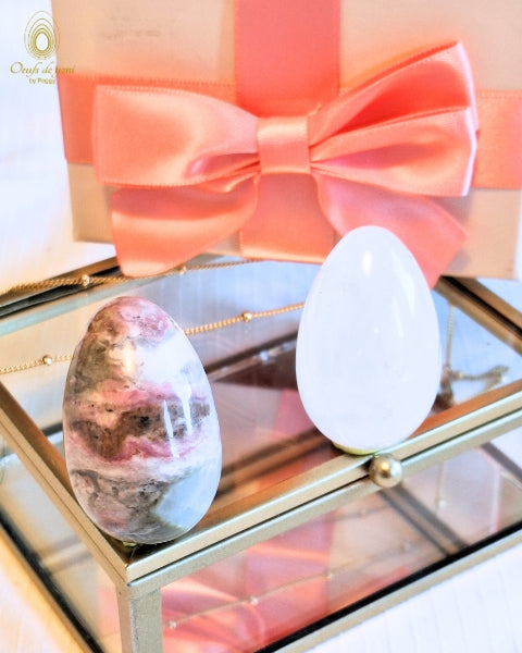 Coffret 2025 - Les oeufs de yoni de l'épanouissement féminin - Quartz givré et Rhodonite paysage moyen troué