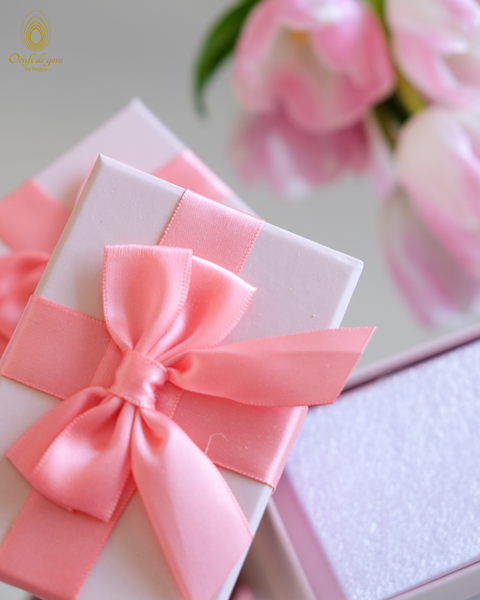 Coffret Spécial - L'oeuf de la guérison de vos blessures d'amour + Rond de rechargement énergétique  - Quartz rose moyen troué + Rond Améthyste foncée