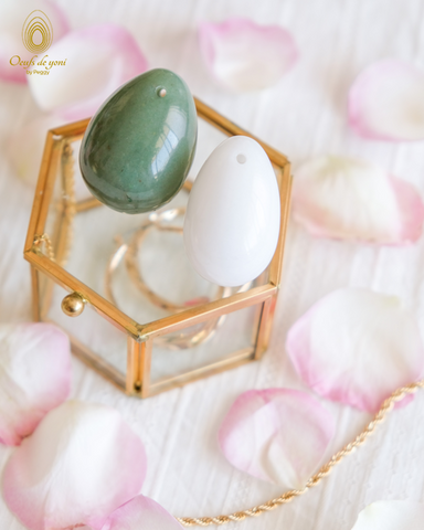 coffret-duo-oeufs-amour-sacre-oeufs-de-yoni-aventurine-verte-et-jade-blanc-moyens-troues