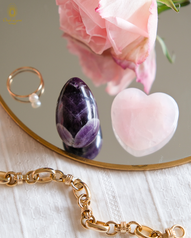 coffret-amour-oeuf-revelateur-verite-interieure-et-coeur-energetique-oeuf-de-yoni-en-Amethyste-foncee-moyen-troue-et-cœur-en-quartz-rose