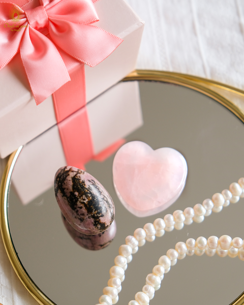 coffret-amour-œuf-compassion-et-cœur-energetique-rhodonite-moyen-non-troue-et-cœur-quartz-rose