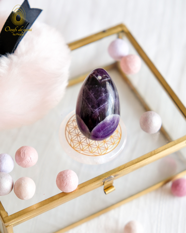 coffret-special-oeuf-revelateur-verite-interieure-plus-rond-rechargement-energetique-oeuf-de-yoni-amethyste-foncee-moyen-troue-plus-rond-quartz-cristal