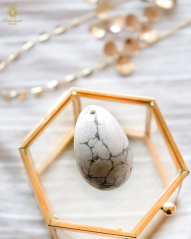 oeuf-clarte-esprit-oeuf-de-yoni-howlite-moyen-troue