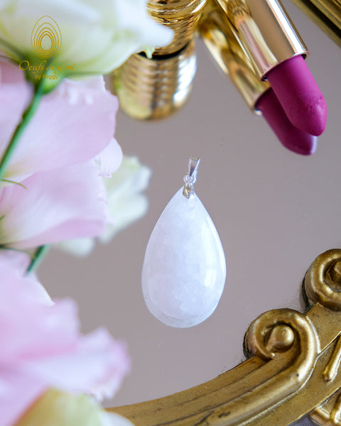 Pendentif "fait en France" - Le pendentif de la pureté - Quartz neige de Madagascar