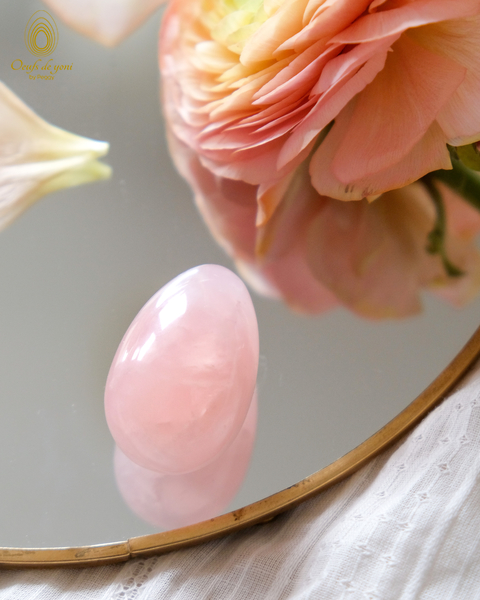 Coffret Lumineuse - Féminité, Douceur, Energie - La bougie Divine 50ml et l'oeuf de yoni en quartz rose moyen non troué